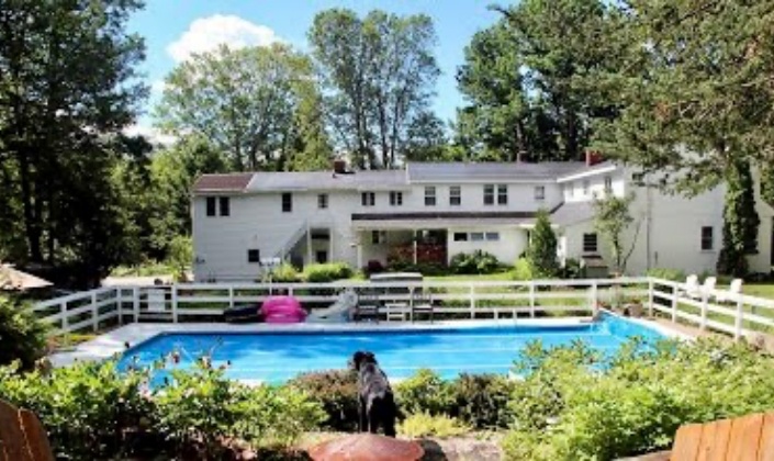 Pool at Buttonwood Inn on Mt Surprise