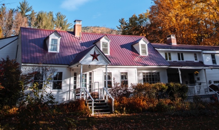 Welcoming entryway of Buttonwood Inn on Mt Surprise