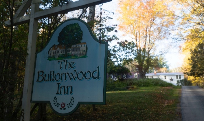 Buttonwood Inn on Mt Surprise sign by the road