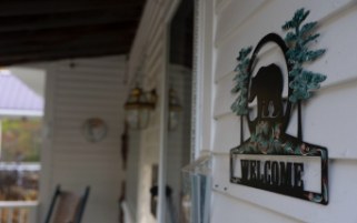 Welcome sign outside Buttonwood Inn on Mt Surprise