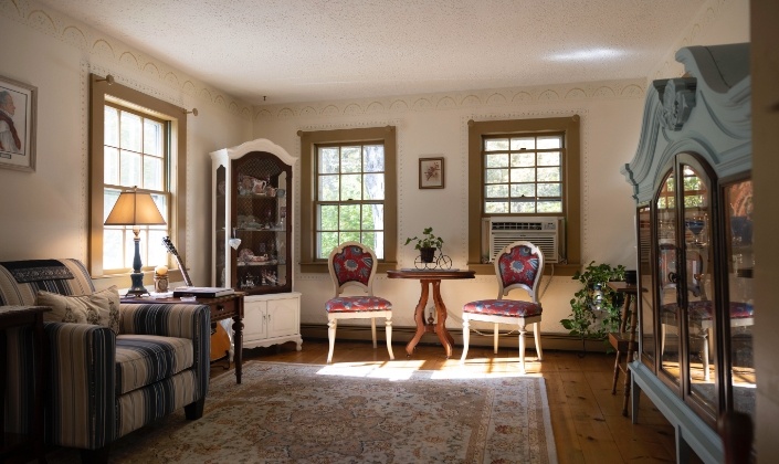 Antique furnishings in meeting room