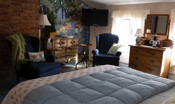 Large bed and comfortable furnishings